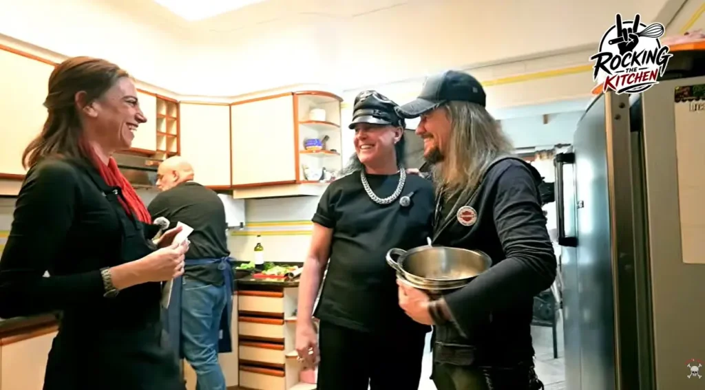 DAVE EVANS MIEMBRO FUNDADOR DE AC-DC EN ROCKING THE KITCHEN